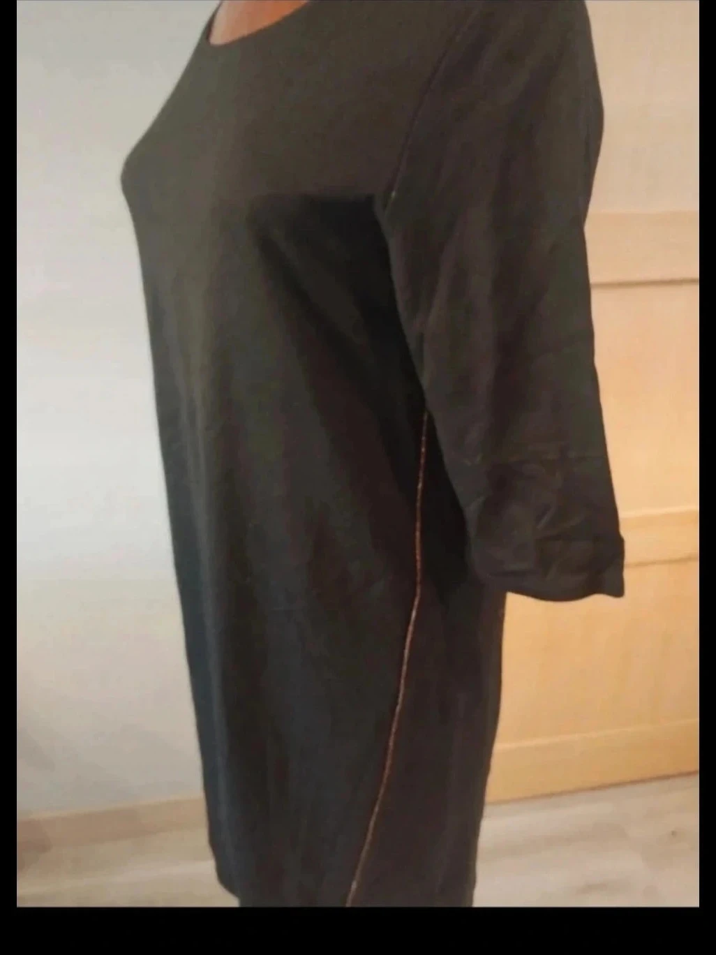 Vestido preto com detalhe dourado em cada lado CKS T40 novo – photo 5